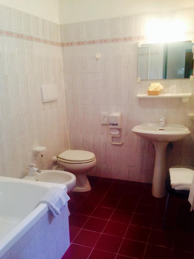 Hotel Villa Patrizia กูติญาโน ภายนอก รูปภาพ